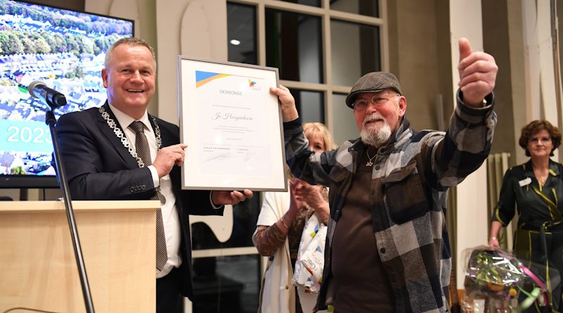 Jo Hoogendoorn ontvangt ereteken van Goirle